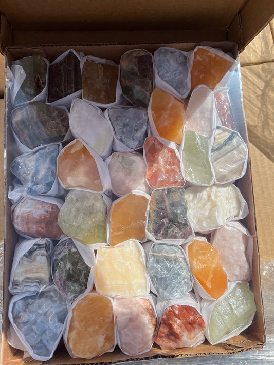 Natural Color Mixed Calcites /Orange Calcite mixed minerals / multi color box Take a little bit of Mexico !Extremely cute Rough Raw mixed mineral flats. Each flat comes with Each flat has a different variety of stones on them. Approximately 45-50 pcs per